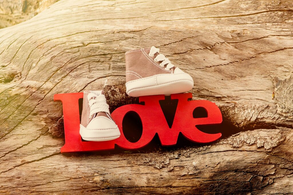 Capturamos la esencia del embarazo a través de sesiones fotográficas profesionales en Guadalajara, creando recuerdos naturales y elegantes que acompañarán tu historia para siempre.