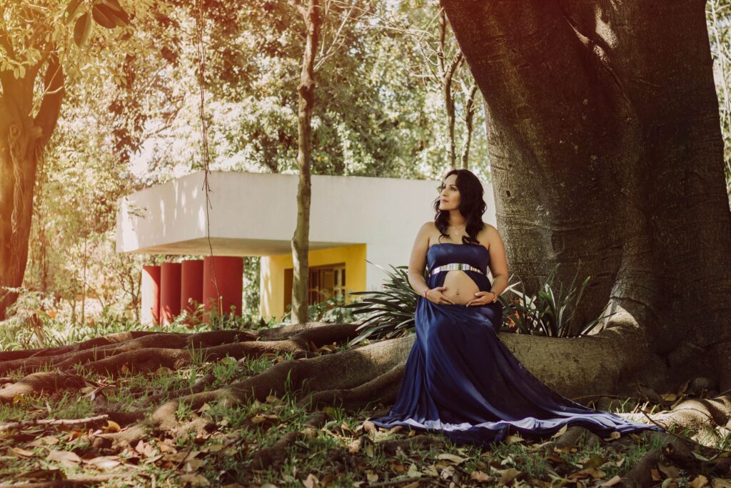 fotos-embarazo-guadalajara-exterior-azul-38
