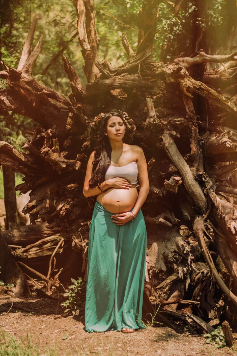 sesion-fotos-embarazo-guadalajara-exterior-verde-46